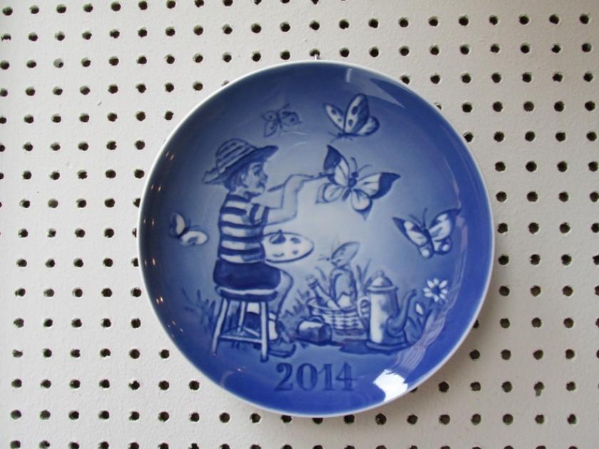 Piatto tema bimbo e farfalle in ceramica
